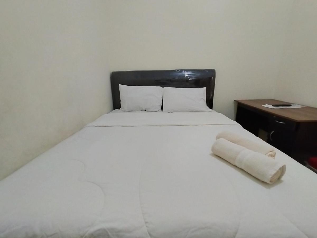 Homestay Danesti Syariah Near Bandara Sultan Hasanuddin Makassar Exterior photo