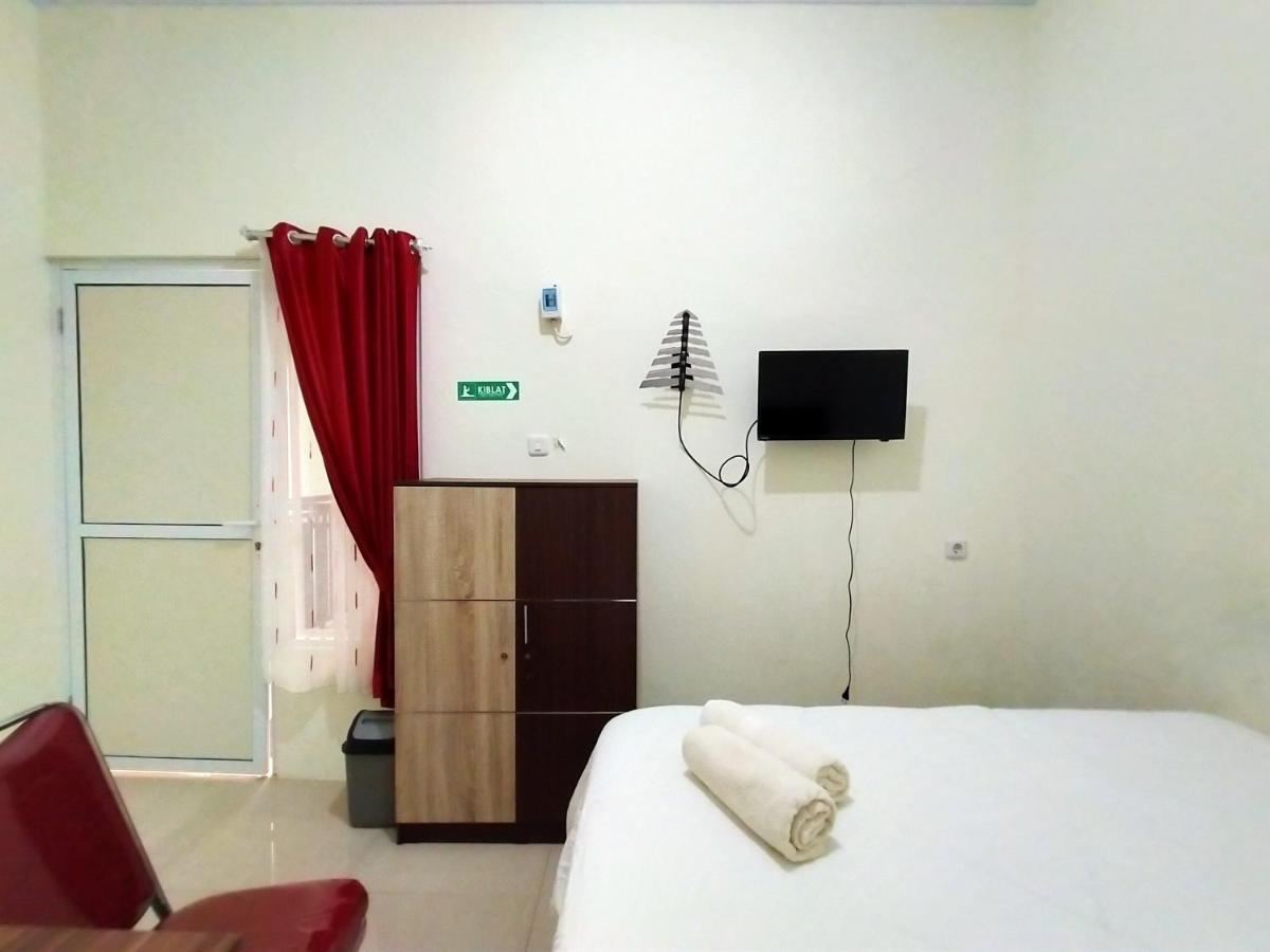 Homestay Danesti Syariah Near Bandara Sultan Hasanuddin Makassar Exterior photo